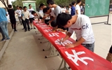 汽車工程系舉行“珍愛生命、遠(yuǎn)離毒品”禁毒簽名暨禁毒圖片展